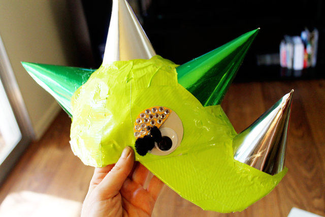 Treinstation ondergoed rekken Dinosaur Hat DIY - One to Nothin'
